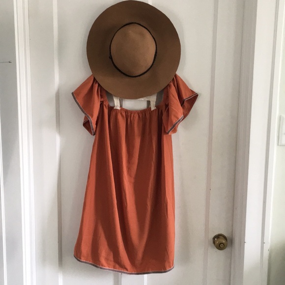 Hot & Delicious - Boho Chic Dress & forever 21 Hat - Picture 3 of 8